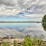 Jamestown Retreat With Hot Tub - Walk To Lake!