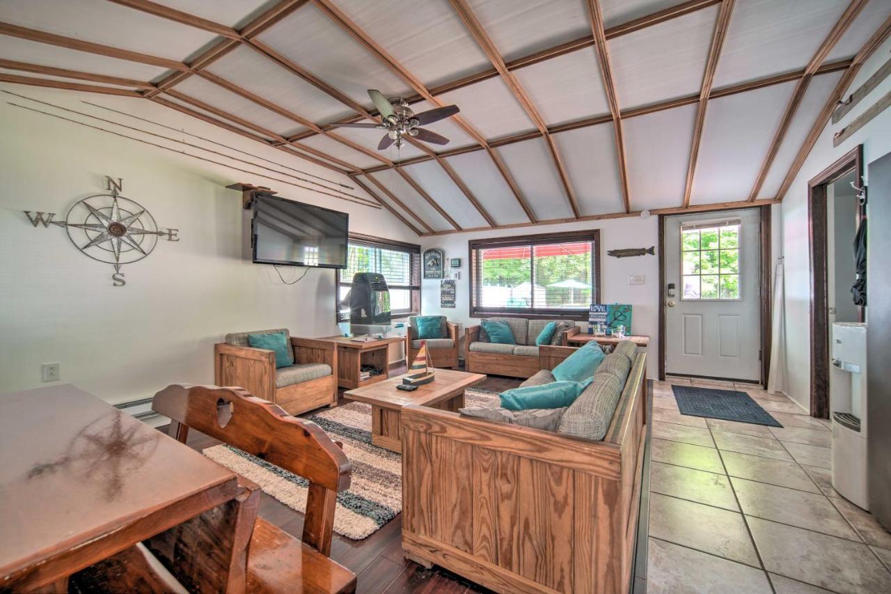 Jamestown Retreat With Hot Tub - Walk To Lake! Holiday home