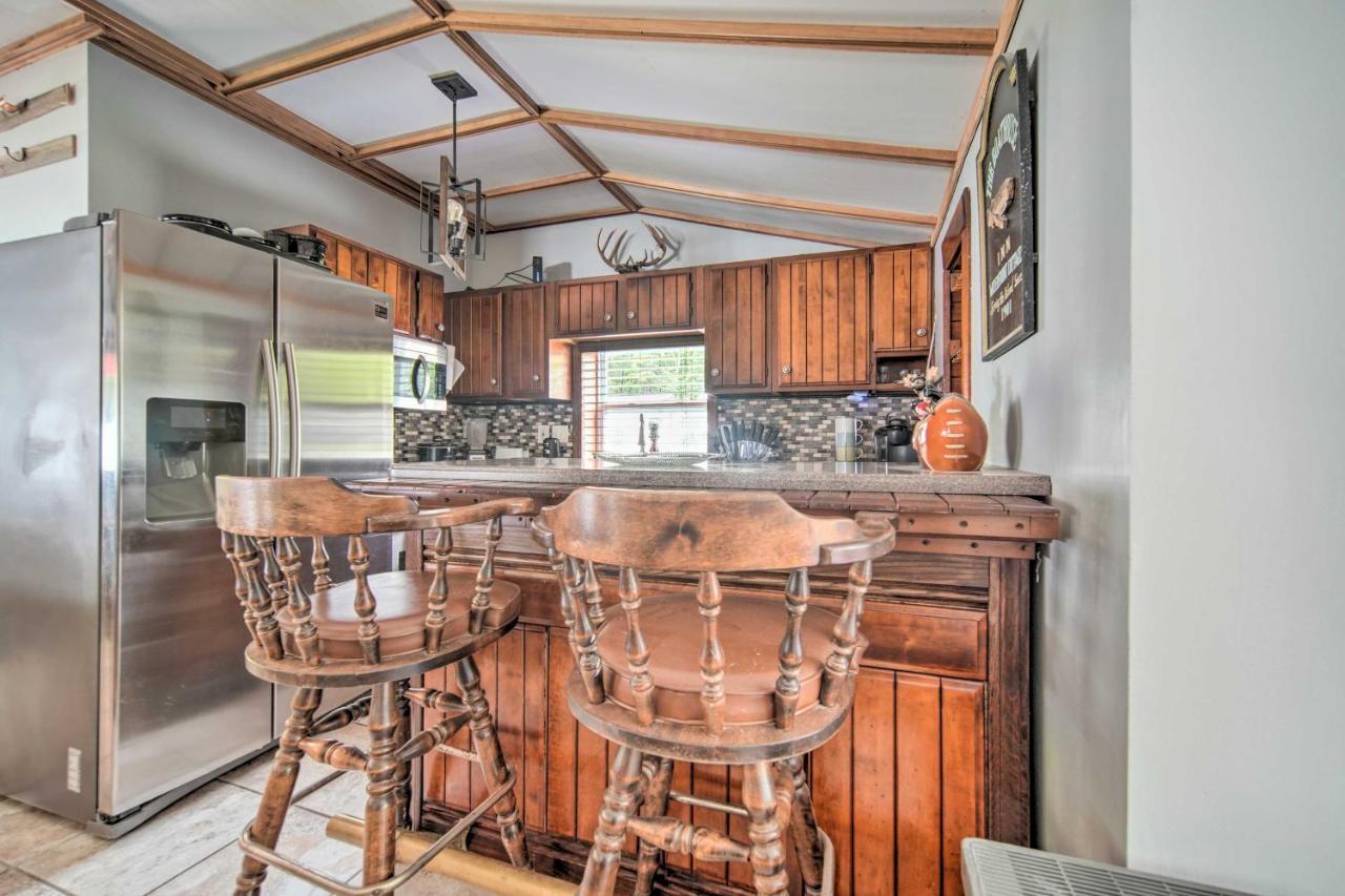Jamestown Retreat With Hot Tub - Walk To Lake! Holiday home Hartstown