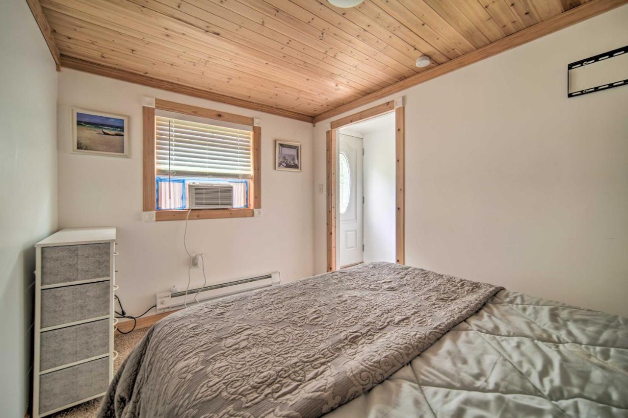 Jamestown Retreat With Hot Tub - Walk To Lake! Holiday home Hartstown