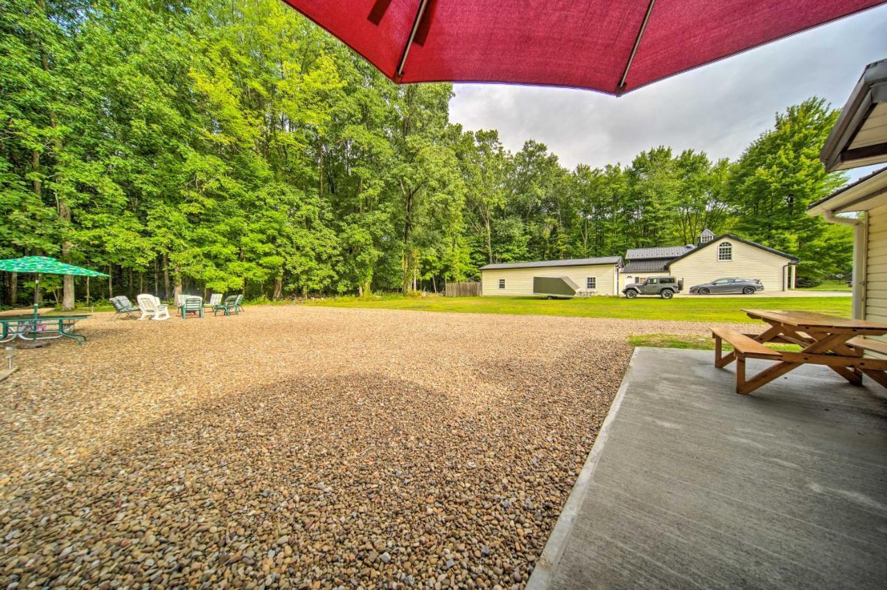 Jamestown Retreat With Hot Tub - Walk To Lake! Holiday home