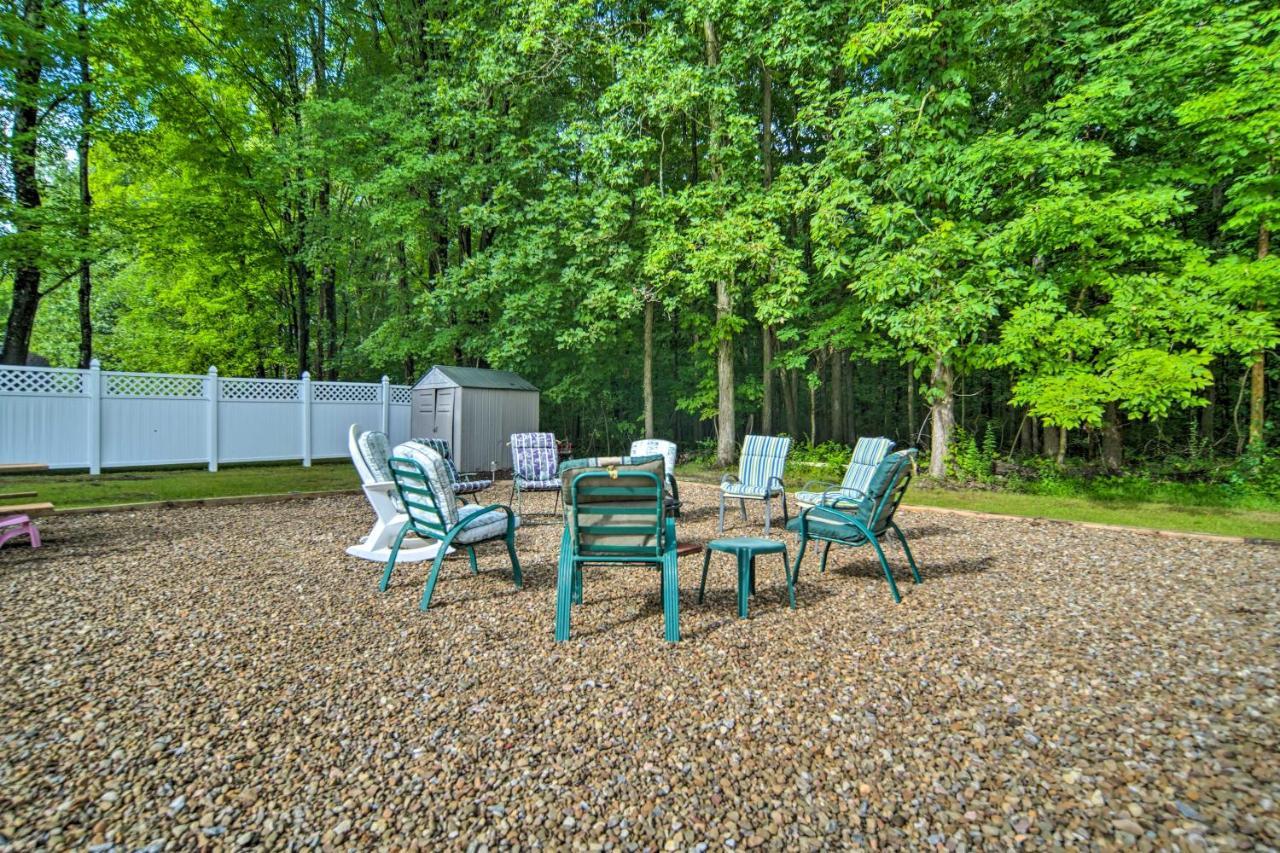 Jamestown Retreat With Hot Tub - Walk To Lake! * Hartstown