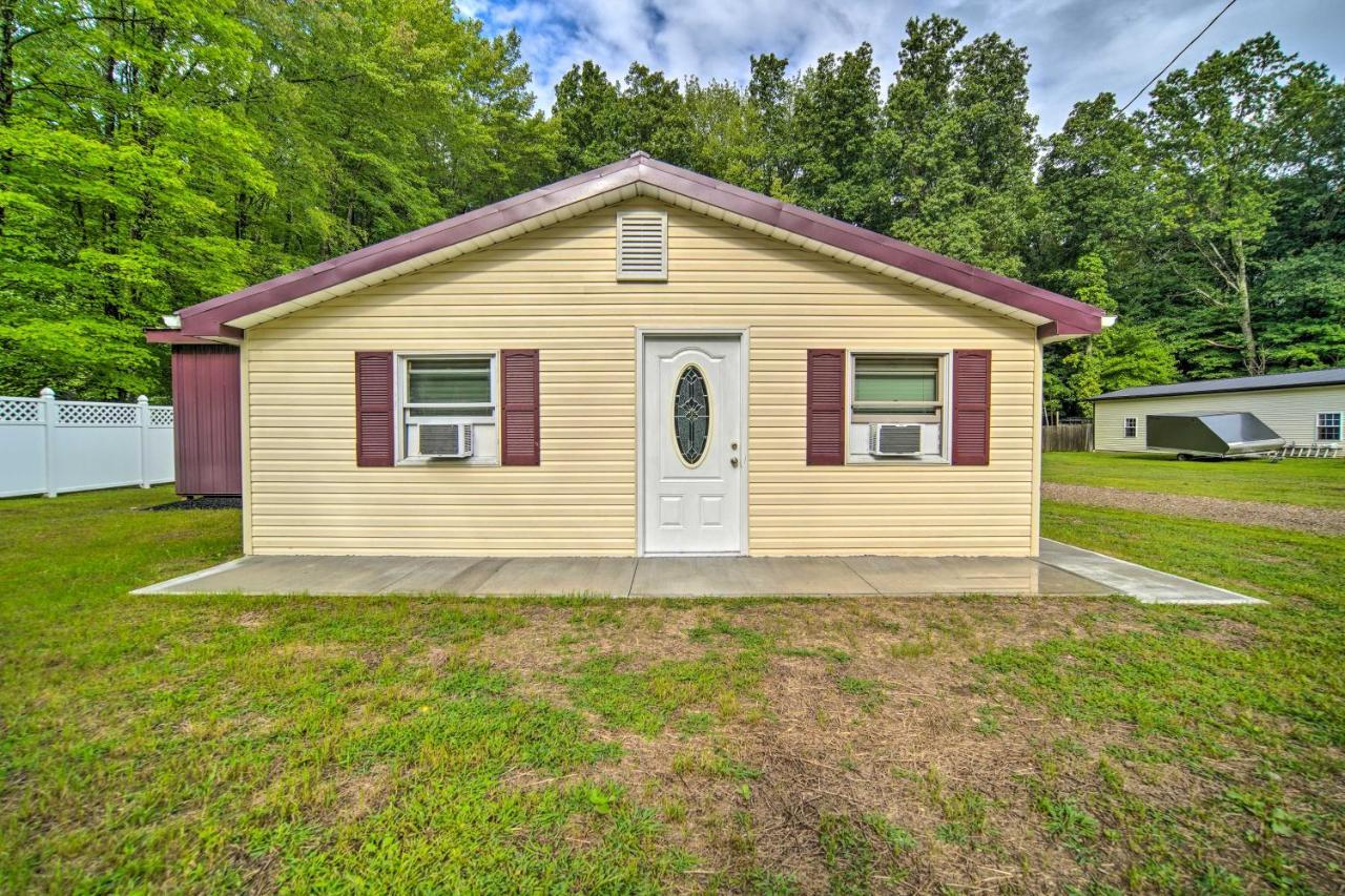 Jamestown Retreat With Hot Tub - Walk To Lake!