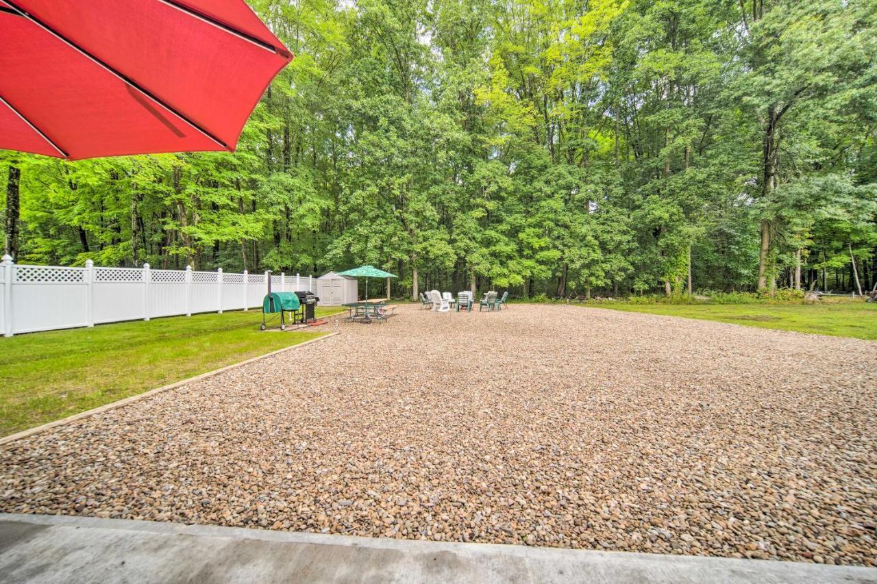 Holiday home Jamestown Retreat With Hot Tub - Walk To Lake!